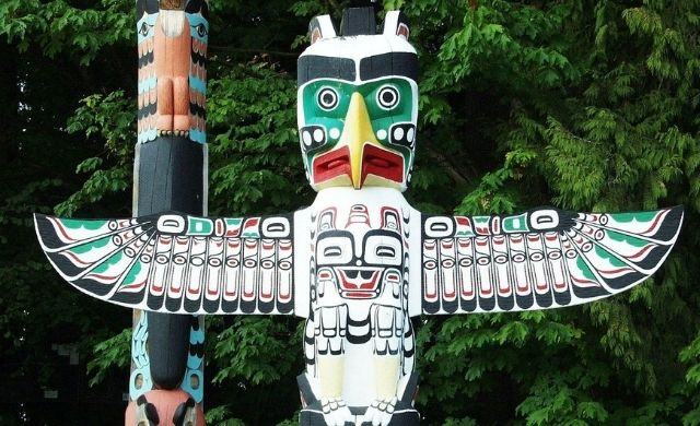 conway-house-hotel-dunmurry-totem-pole